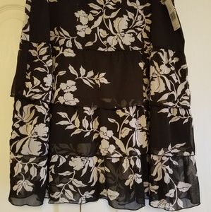 💥NWT💥 black and white skirt, size 12